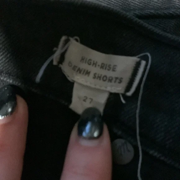 Madewell high rise denim shorts. Size 27. - Picture 3 of 4